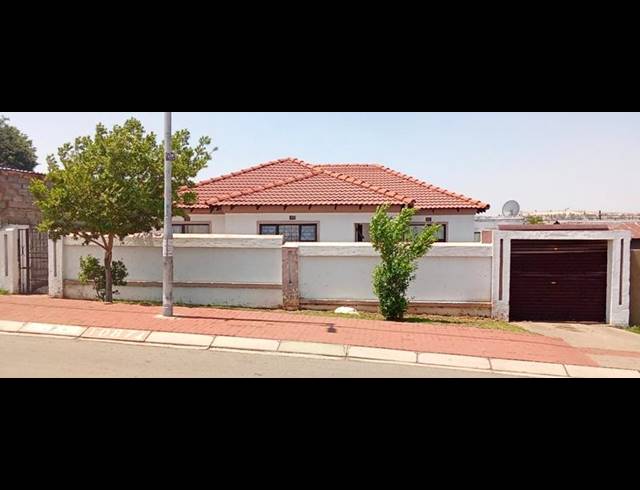 4 BEDROOM HOUSE FOR SALE IN ORLANDO